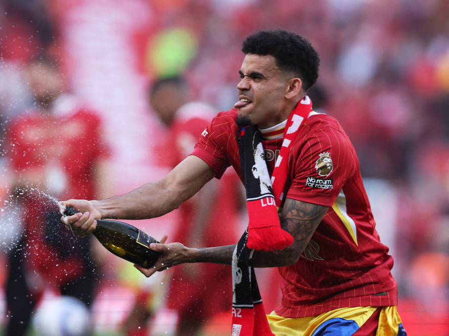 关于巴萨客场击败曼联，锁定小组头名的信息