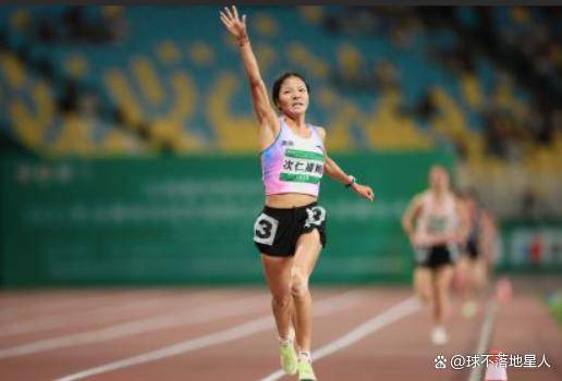 肯尼亚运动员勇夺女子马拉松金牌