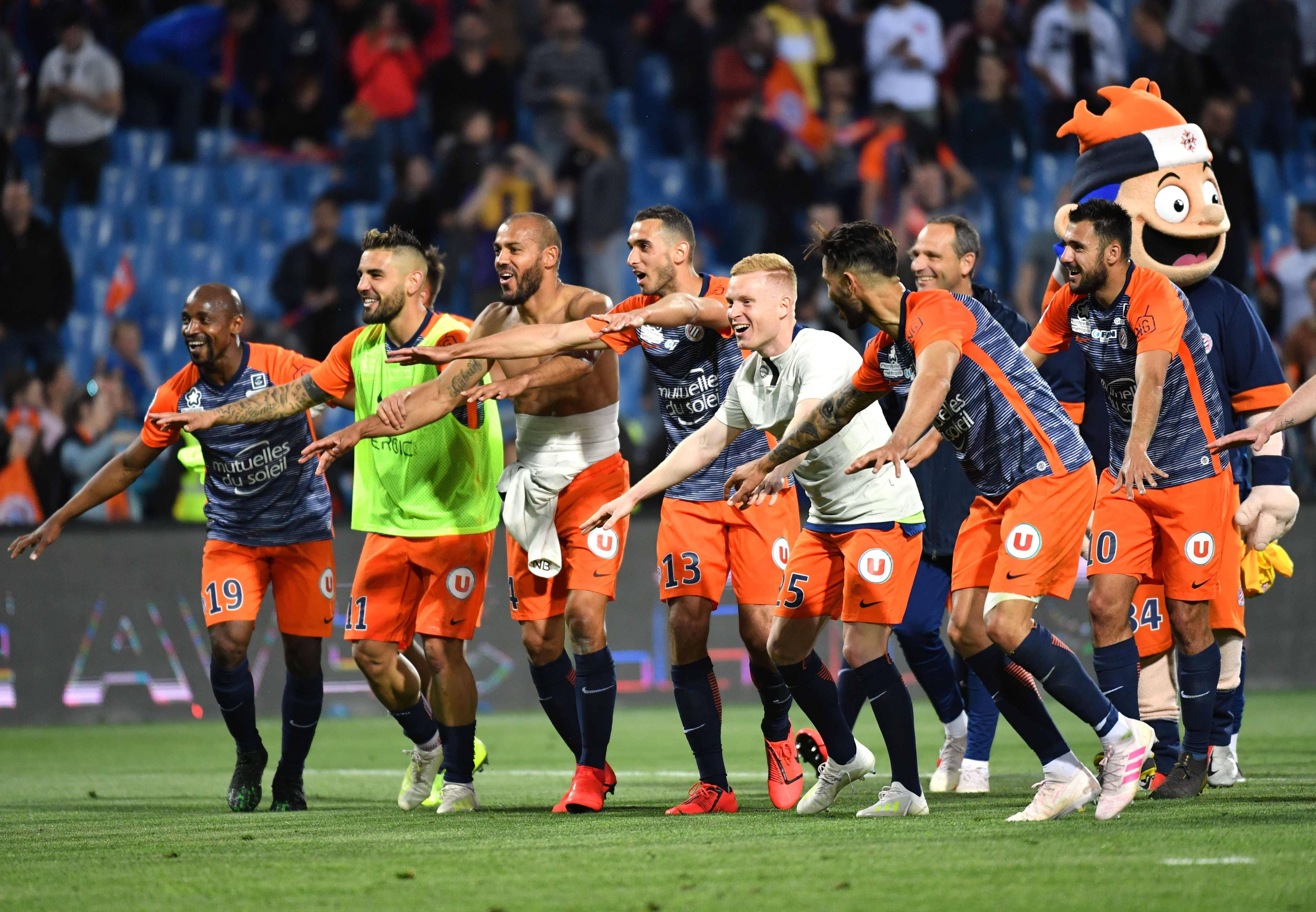 运动员们全力以赴，希望争取胜利