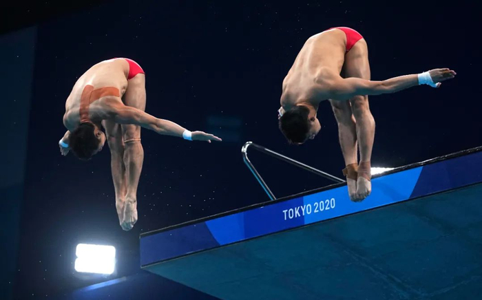 俄罗斯队员在跳水项目夺得银牌