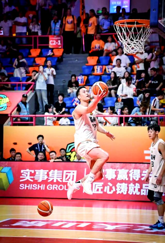 球队球员合作默契，助力取得连胜