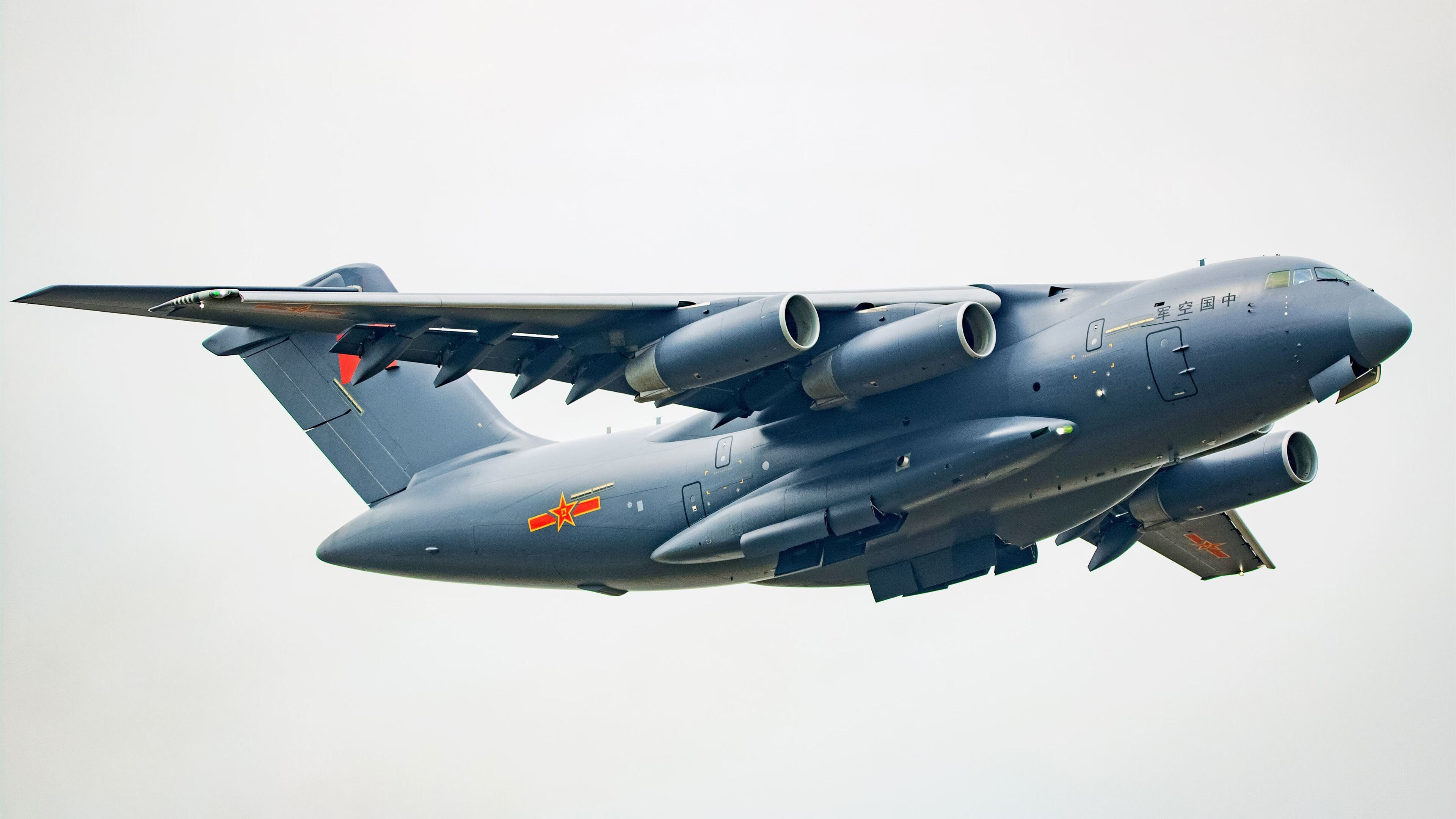 方向盘的绿茵场，当F1争冠夜化身内马尔的致命舞步